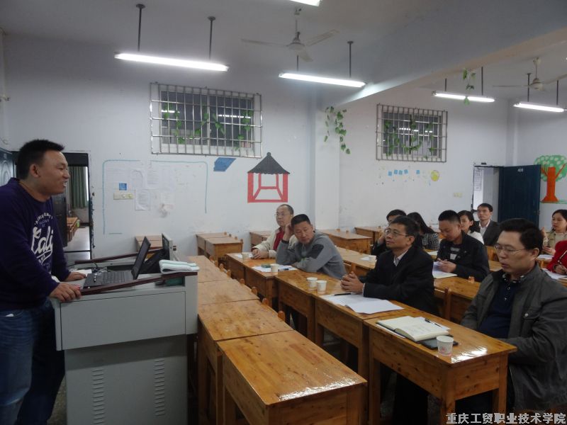 科研处工作人员到系部指导开题工作