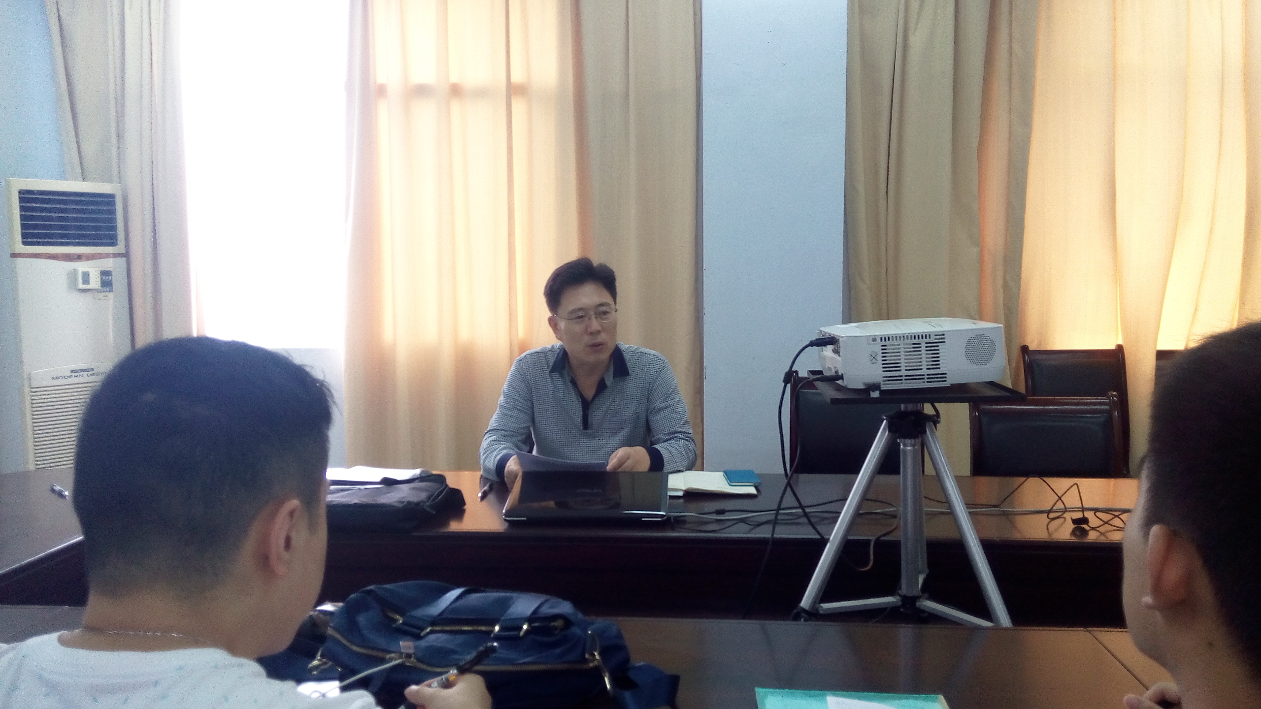 学院召开科研项目申报培训会