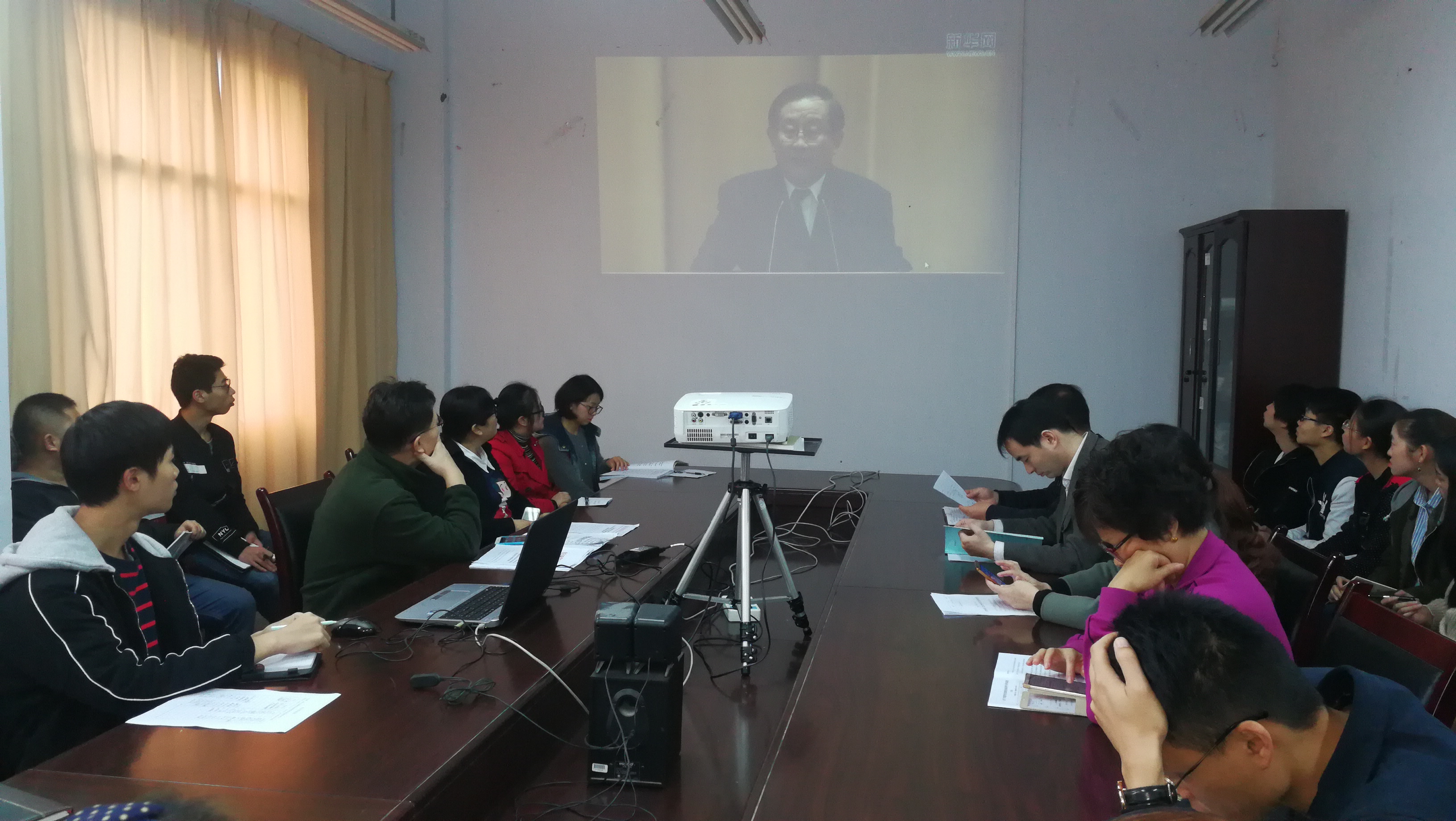 科研处组织师生收看2017年全国科学道德和学风建设宣讲教育报告会